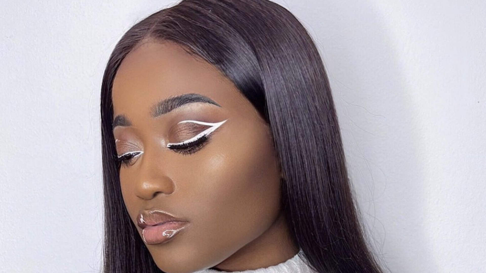 6 White Eyeliner Looks That You Have To