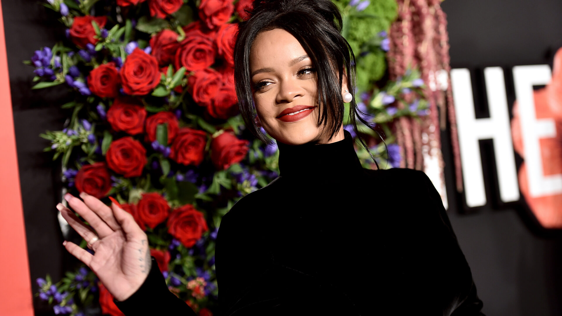 Oh Baby! Rihanna Shows Her Growing Baby Bump