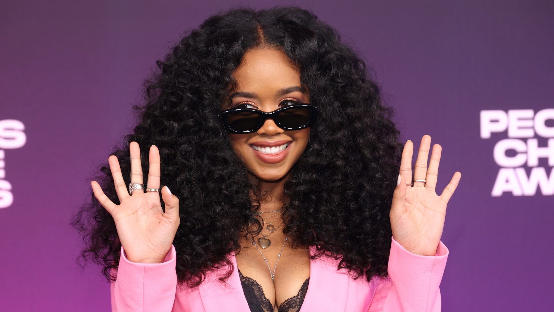 H.E.R. Announces ‘Back Of My Mind’ U.S. Tour