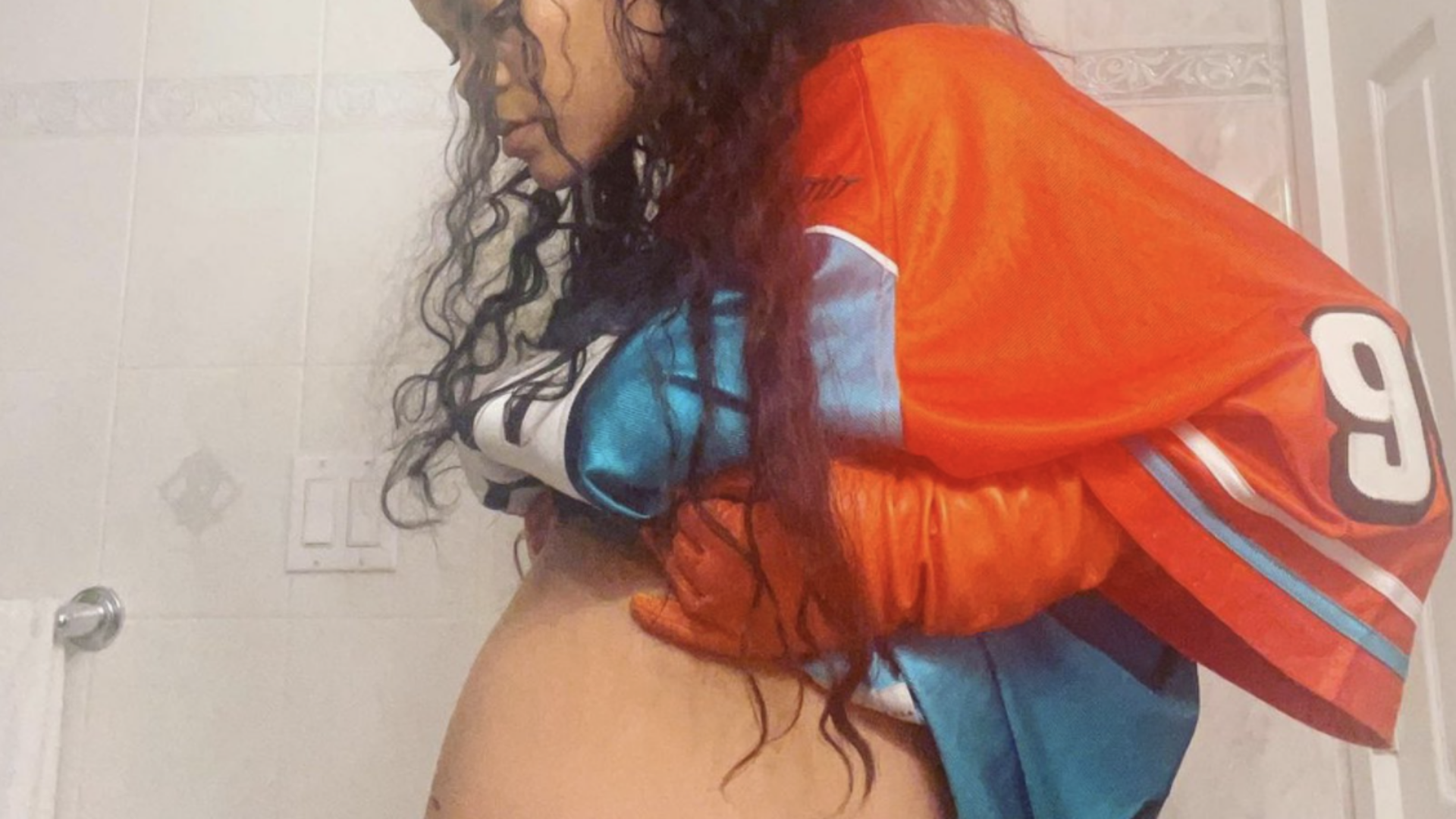 Oh Baby! Rihanna Shows Her Growing Baby Bump