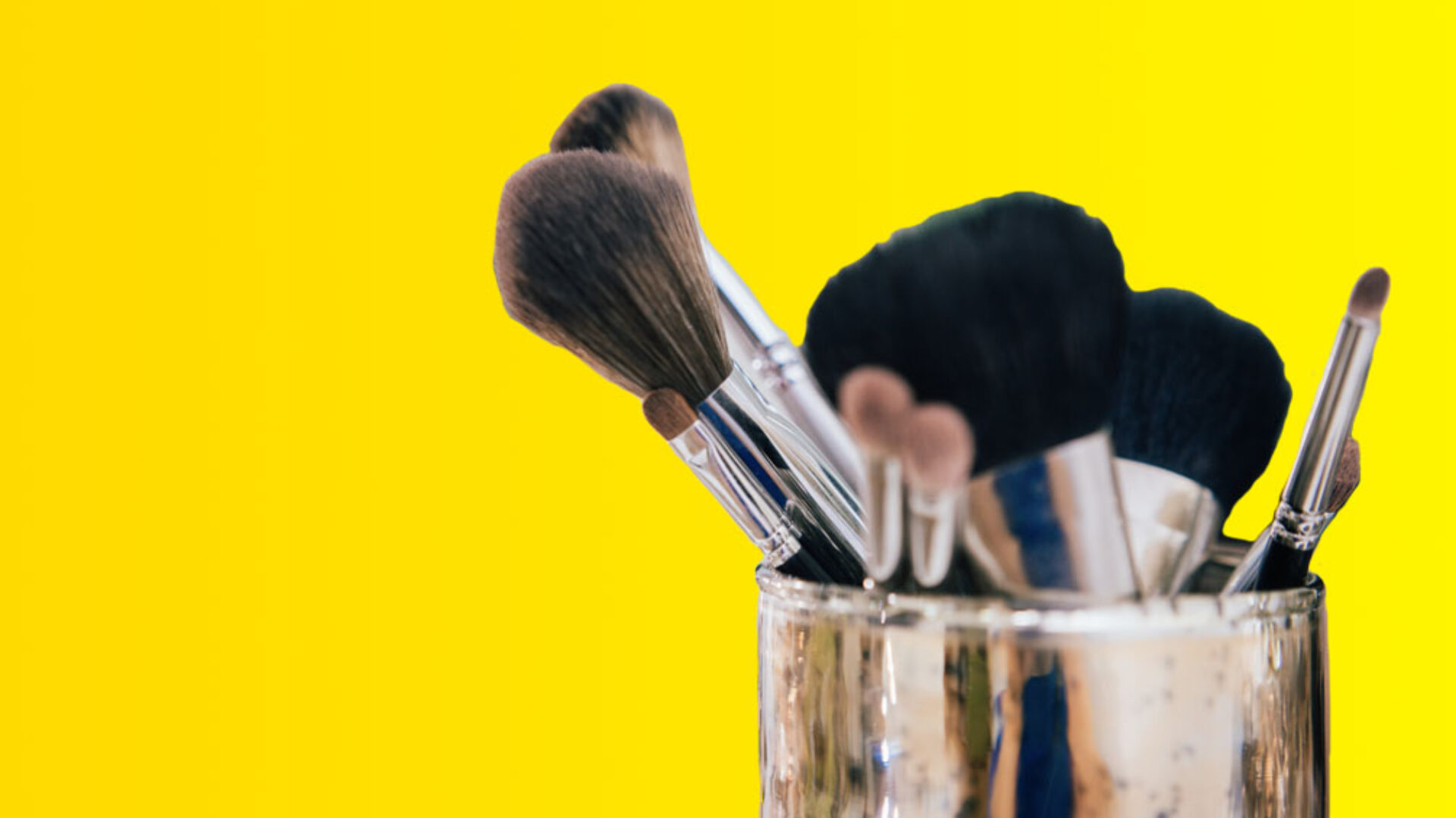 An Expert Shares The Best Way To Clean Your Makeup Brushes