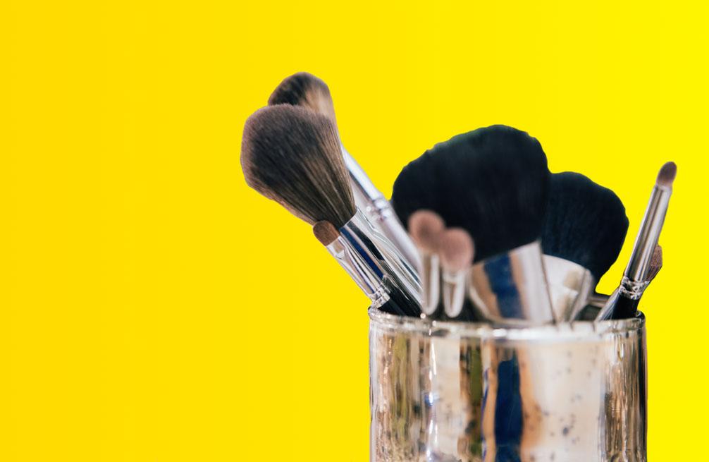 An Expert Shares The Best Way To Clean Your Makeup Brushes