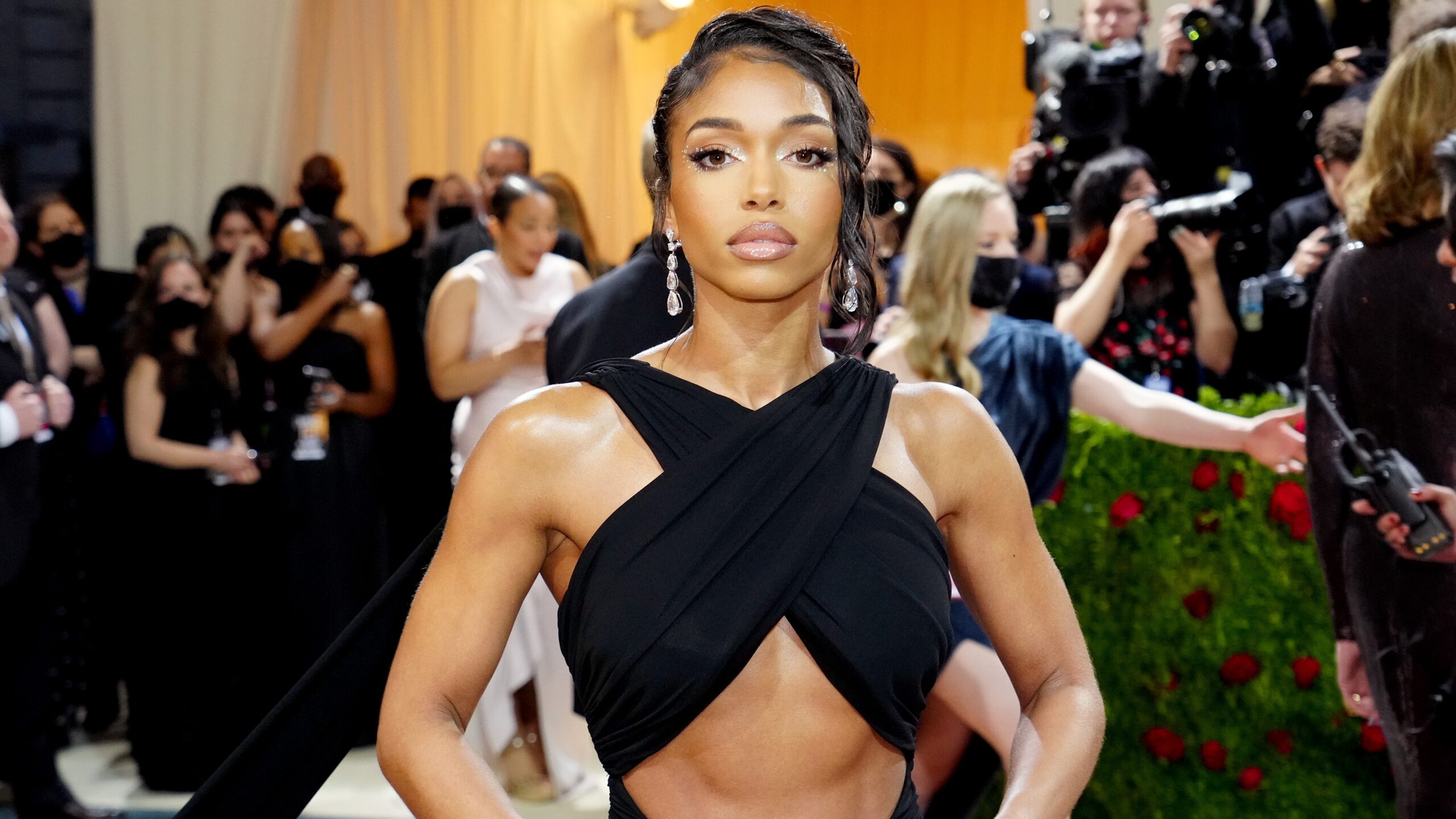 A Fitness Expert And A Nutritionist Weigh In On Lori Harvey’s Diet And Workout Plan