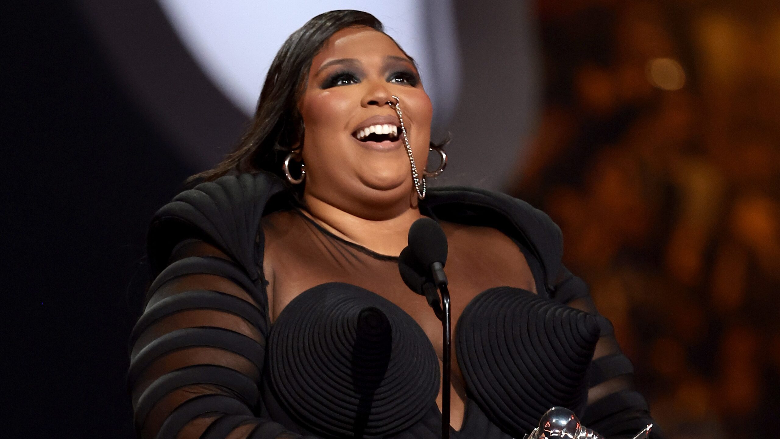 Lizzo Claps Back At Body-Shaming Haters In VMAs Acceptance Speech