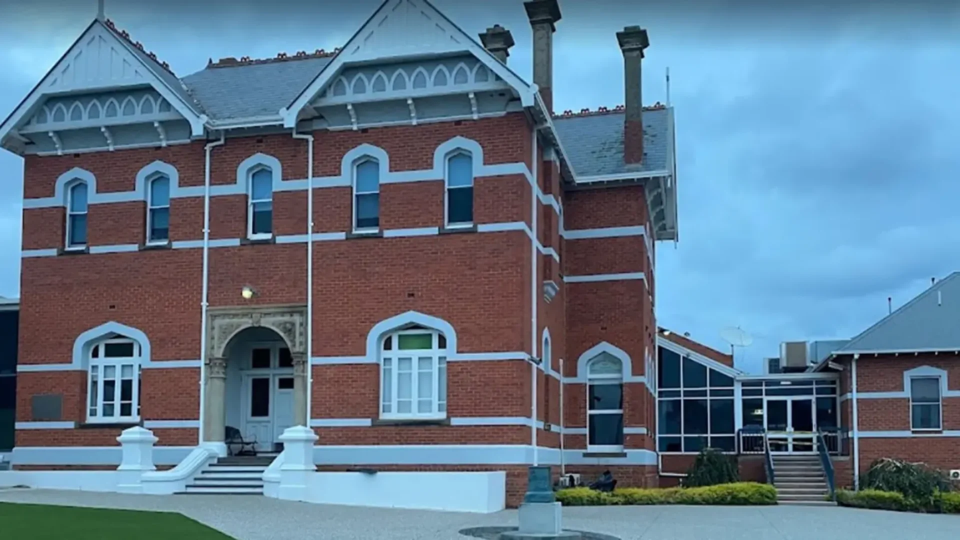 Two Australian Sisters Were Kicked Out Of Their High School For Not Tying Back Their Braids