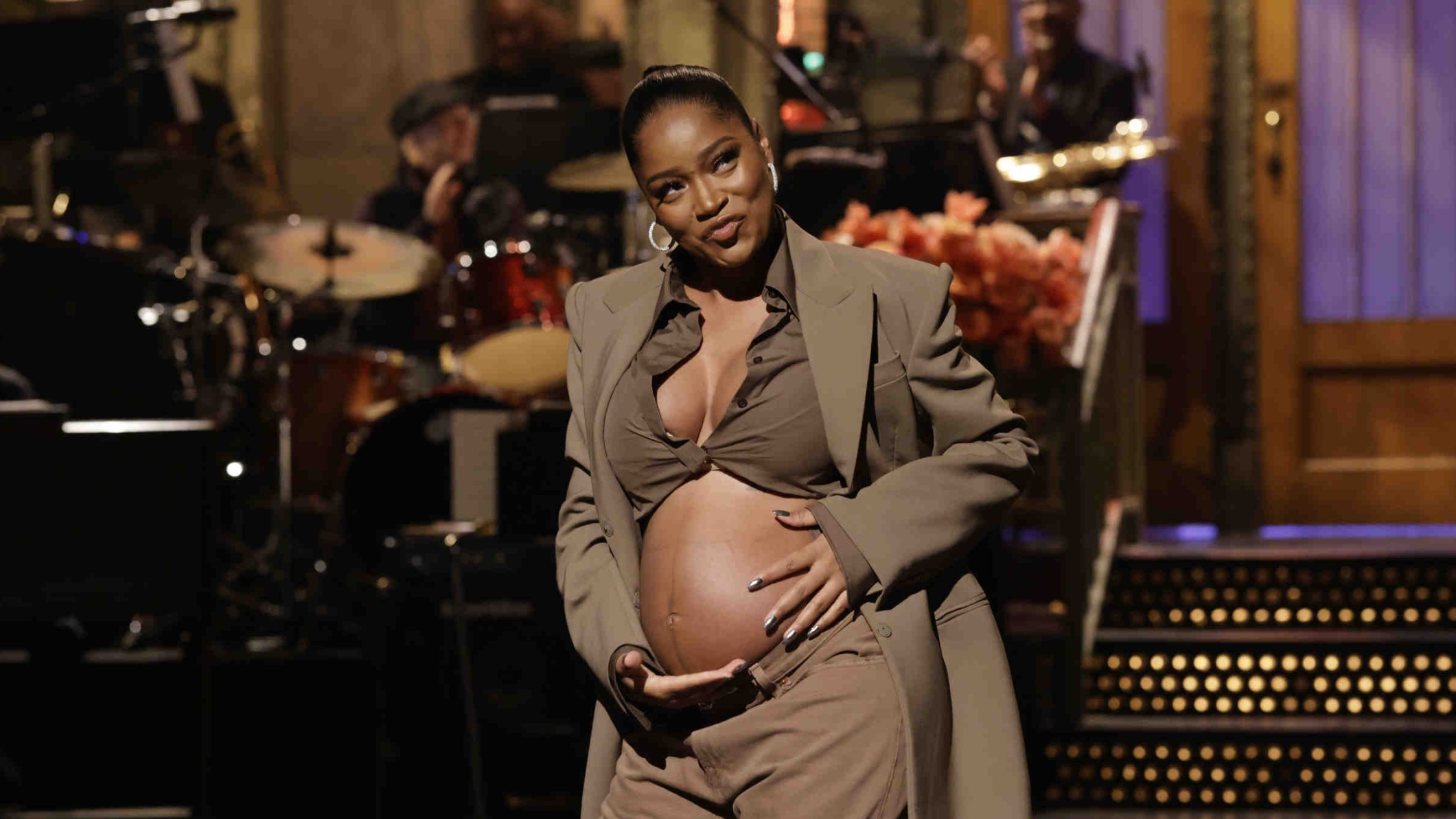  Keke Palmer Reveals She’s Pregnant On SNL