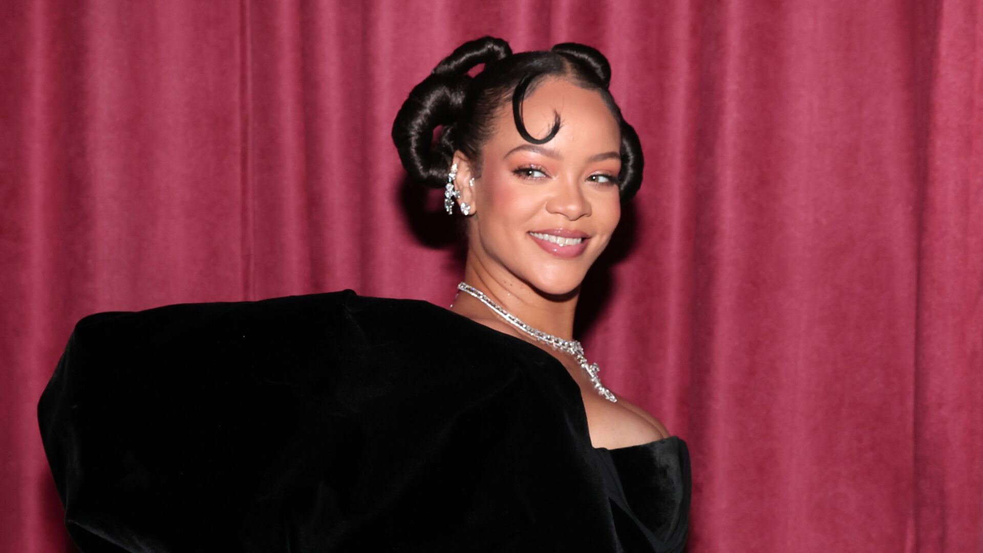 Rihanna's Makeup Artist Spills Her Beauty Secrets
