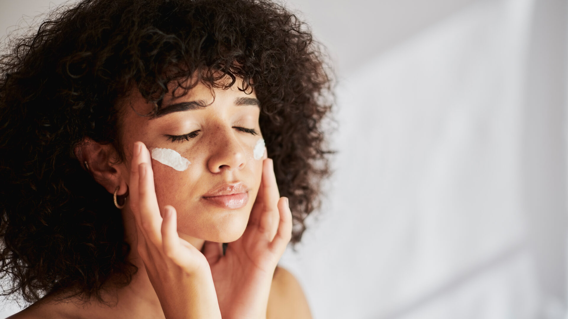 Beauty Experts Share Tips For Fall Skincare Prep