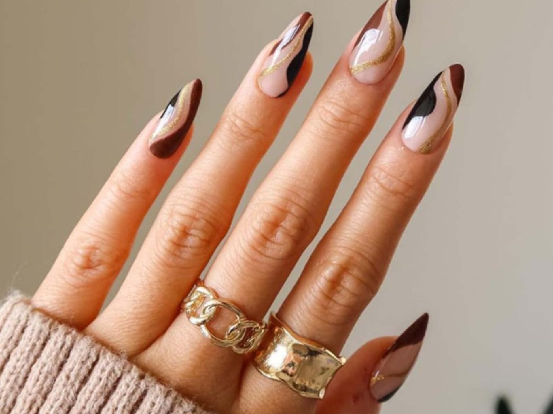 The perfect fall nude🤎 @STATIC NAILS®️ Toasted Sugar #brownnails #fal... |  TikTok