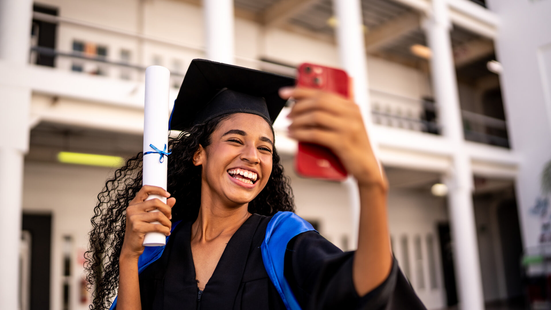 Here Are Realistic Tips For Scoring College Scholarships