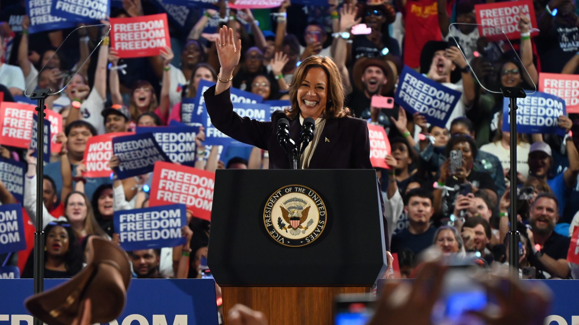 Kamala Harris Calls on Beyoncé, Willie Nelson and Gen-Z at Houston Rally