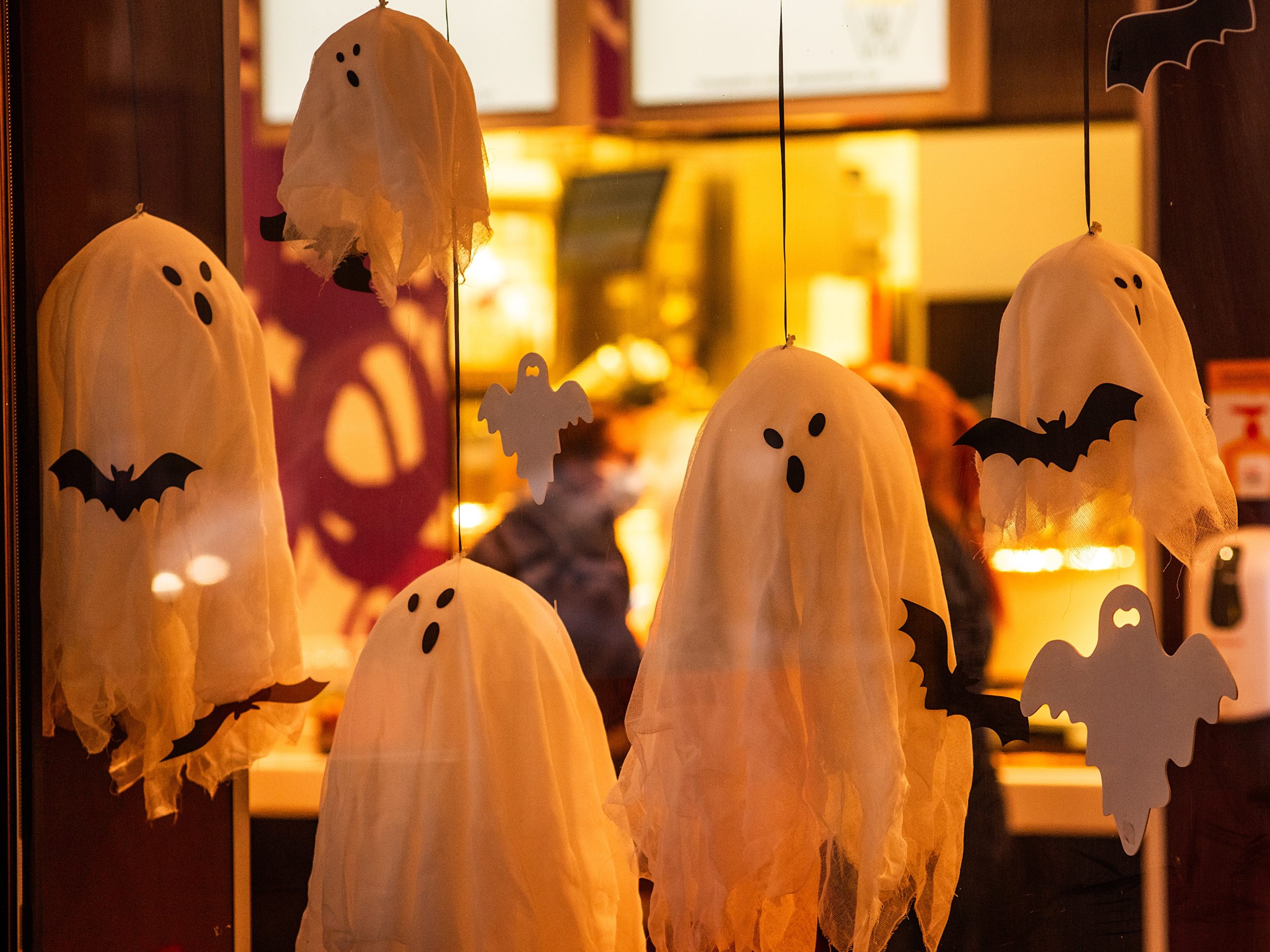 Quick And Fun Ideas To Elevate A Spooky Movie Night