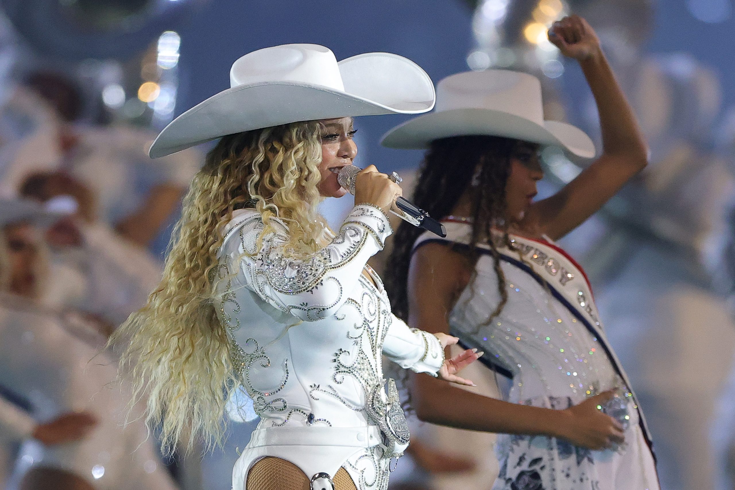 Beyoncé Steals The Show At NFL’s ‘Beyoncé Bowl’ Halftime: A Christmas Day Spectacle To Remember