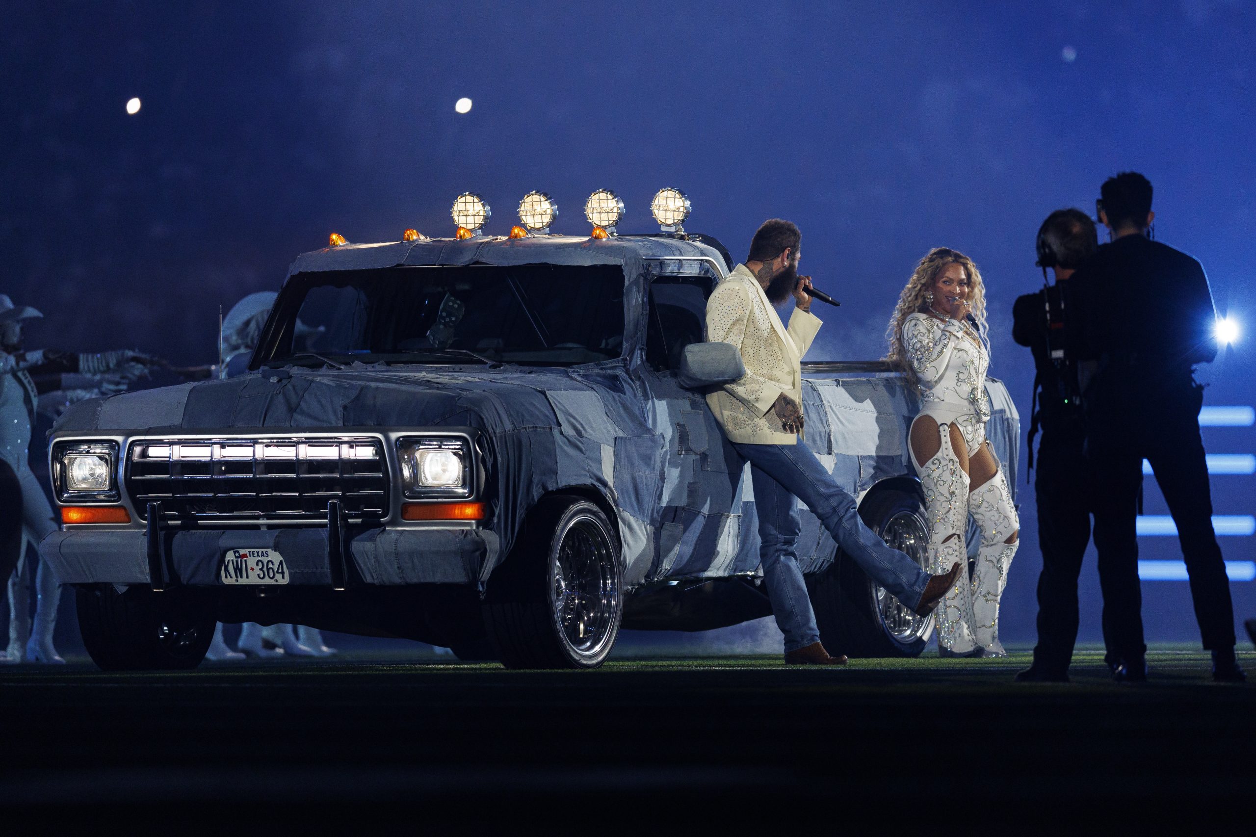 Beyoncé Steals The Show At NFL’s ‘Beyoncé Bowl’ Halftime: A Christmas Day Spectacle To Remember