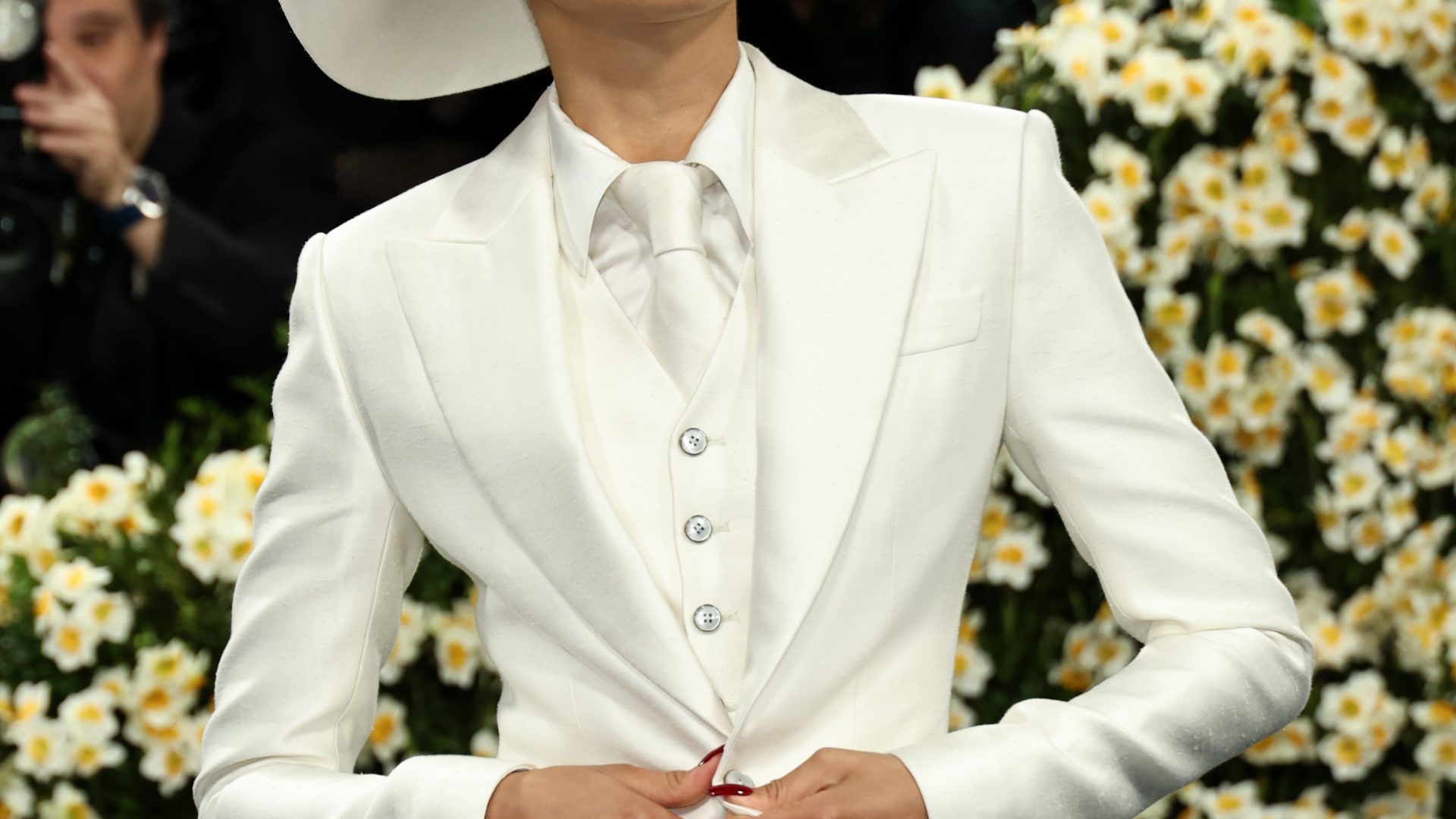 Zendaya Crowns the 2025 Met Gala in Cream Louis Vuitton and a Moment That’s Pure Black Style Royalty