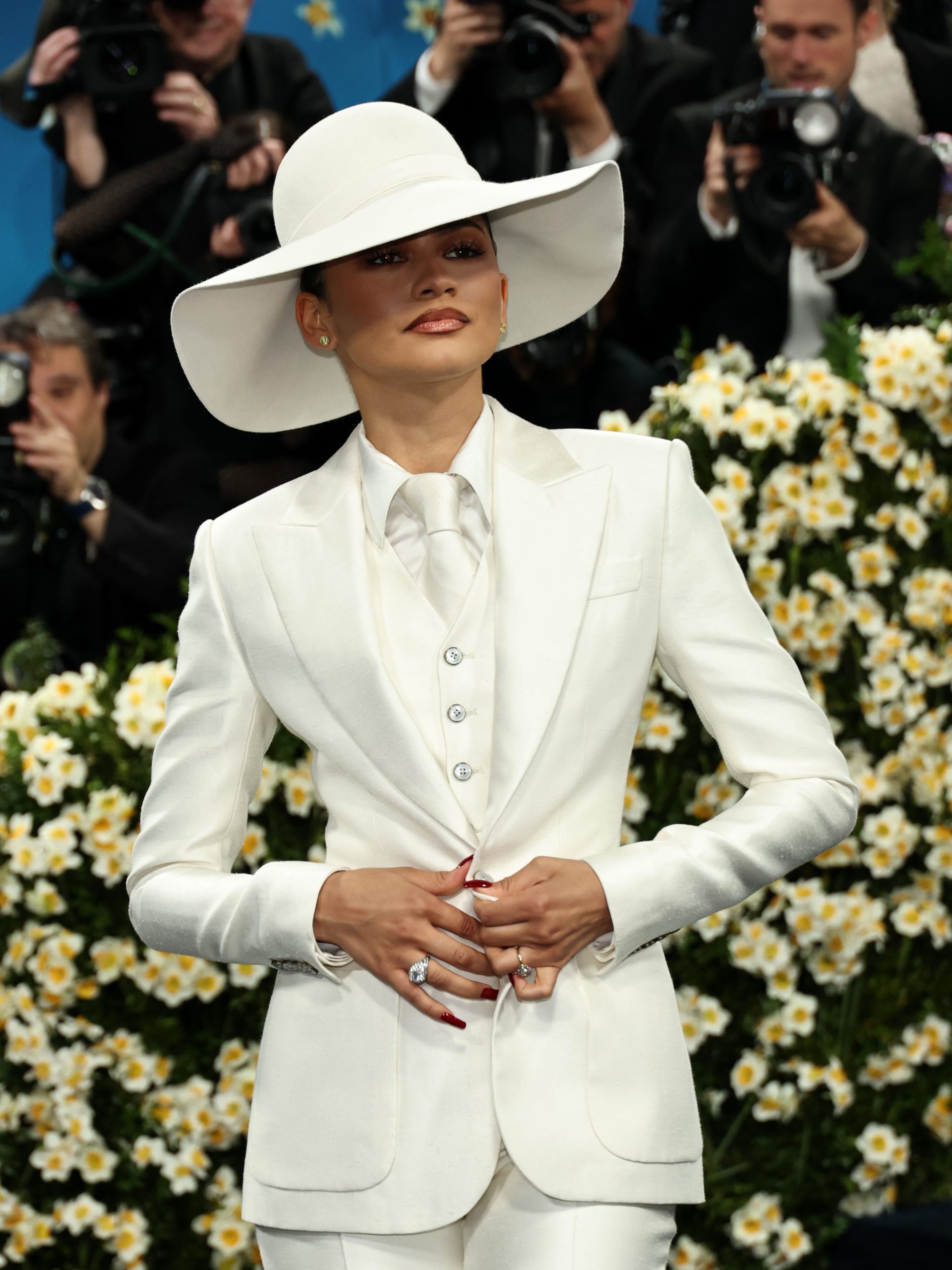 Zendaya Crowns the 2025 Met Gala in Cream Louis Vuitton and a Moment That’s Pure Black Style Royalty