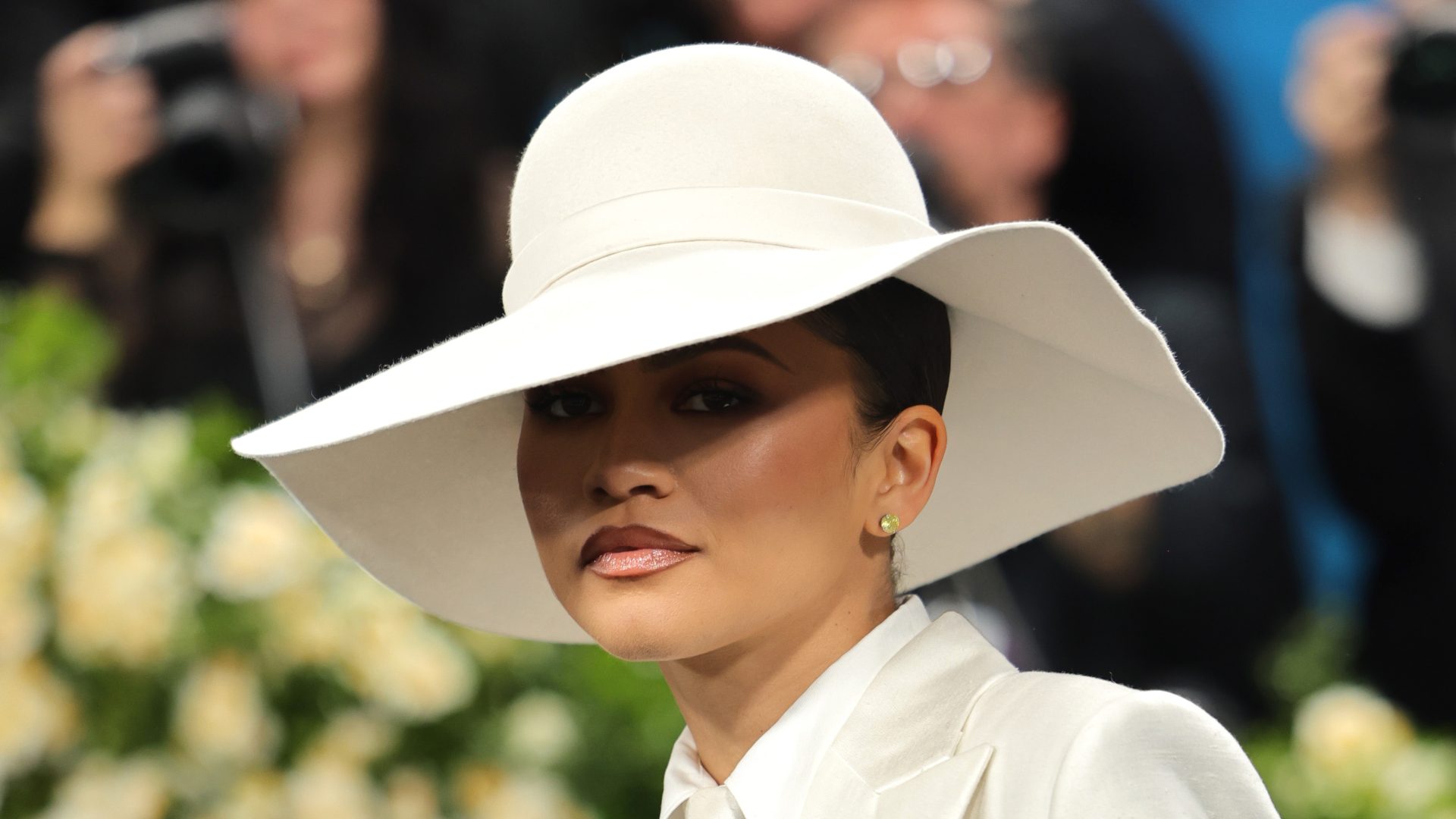 Zendaya Crowns the 2025 Met Gala in Cream Louis Vuitton and a Moment That’s Pure Black Style Royalty