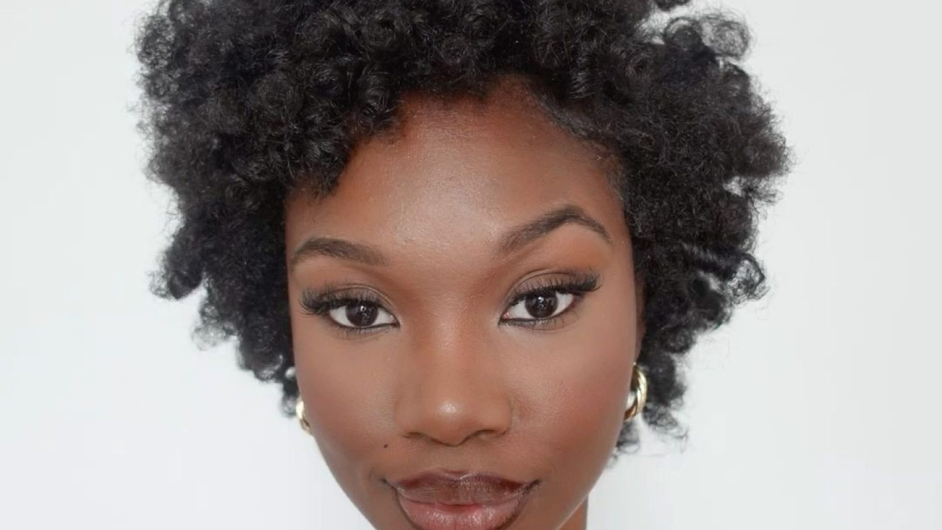 10 Easy Natural Hair Routines For Black College Girls On The Go