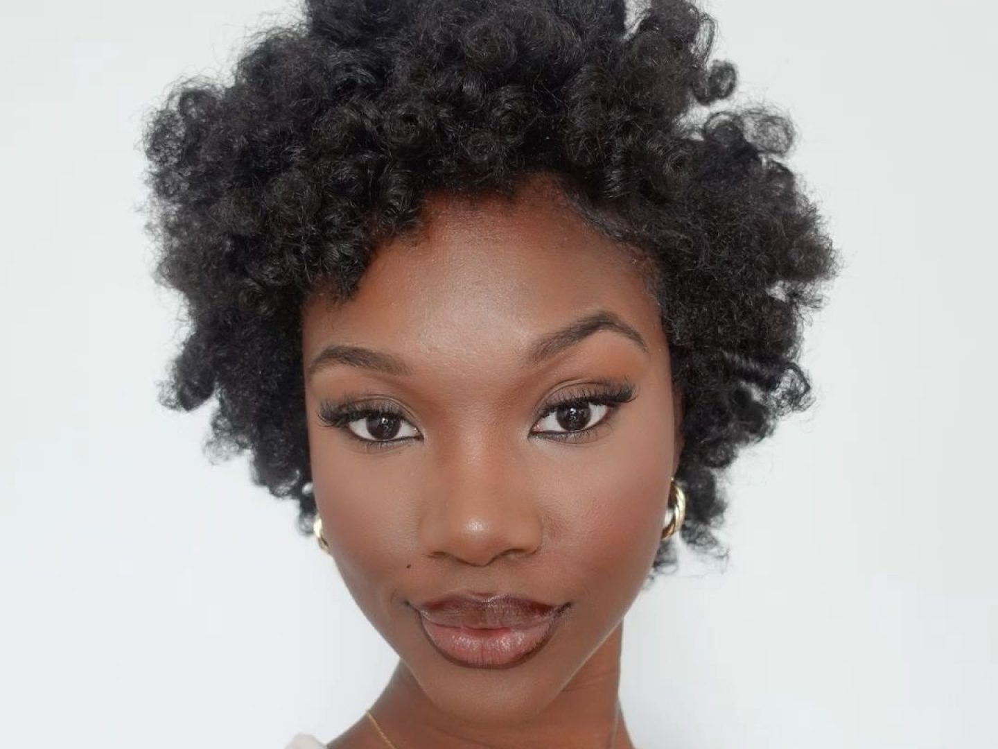 10 Easy Natural Hair Routines For Black College Girls On The Go