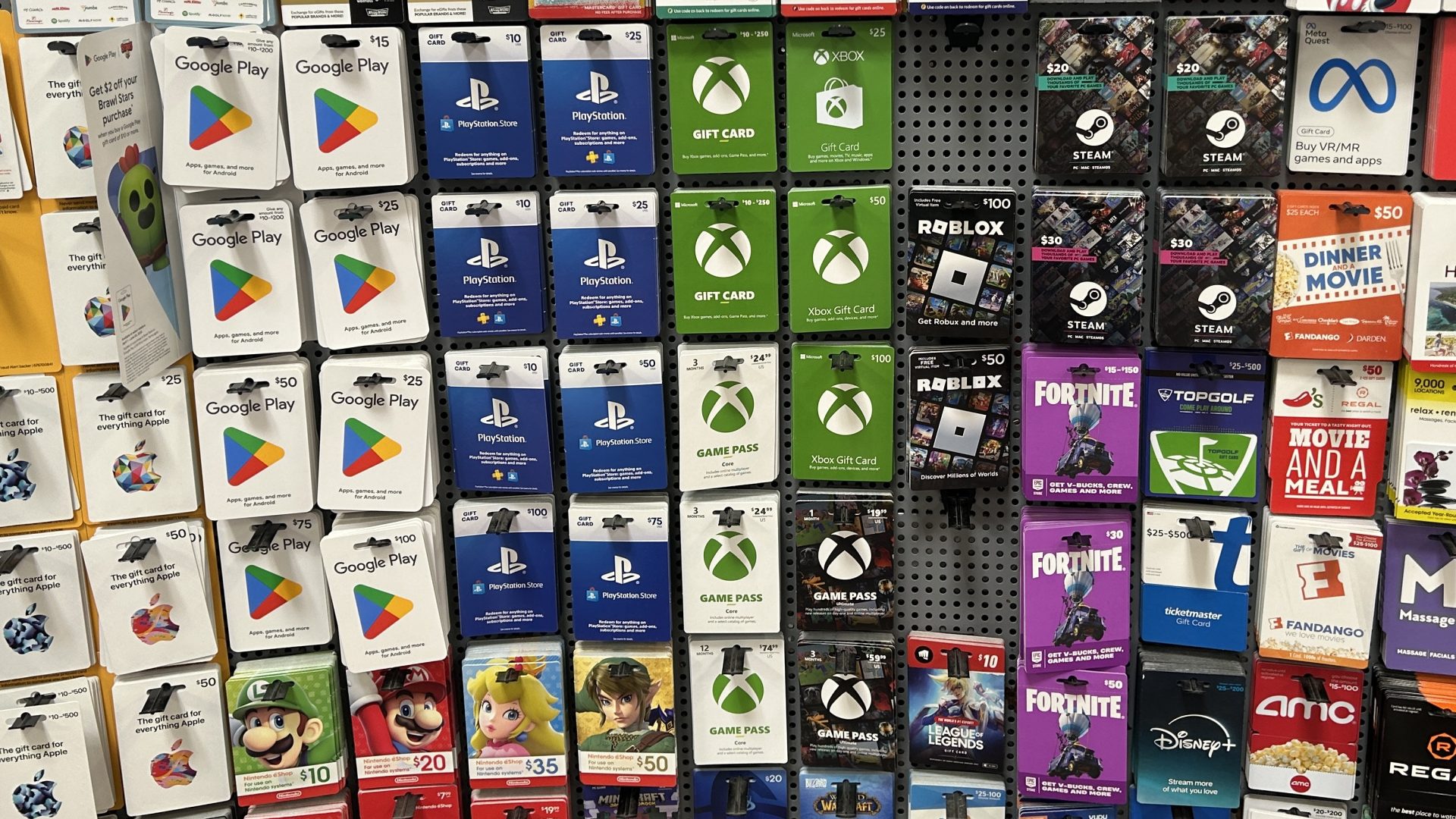 56% Buy Them, 65% Don't Want Them: Decoding The Great Holiday Gift Card Debate