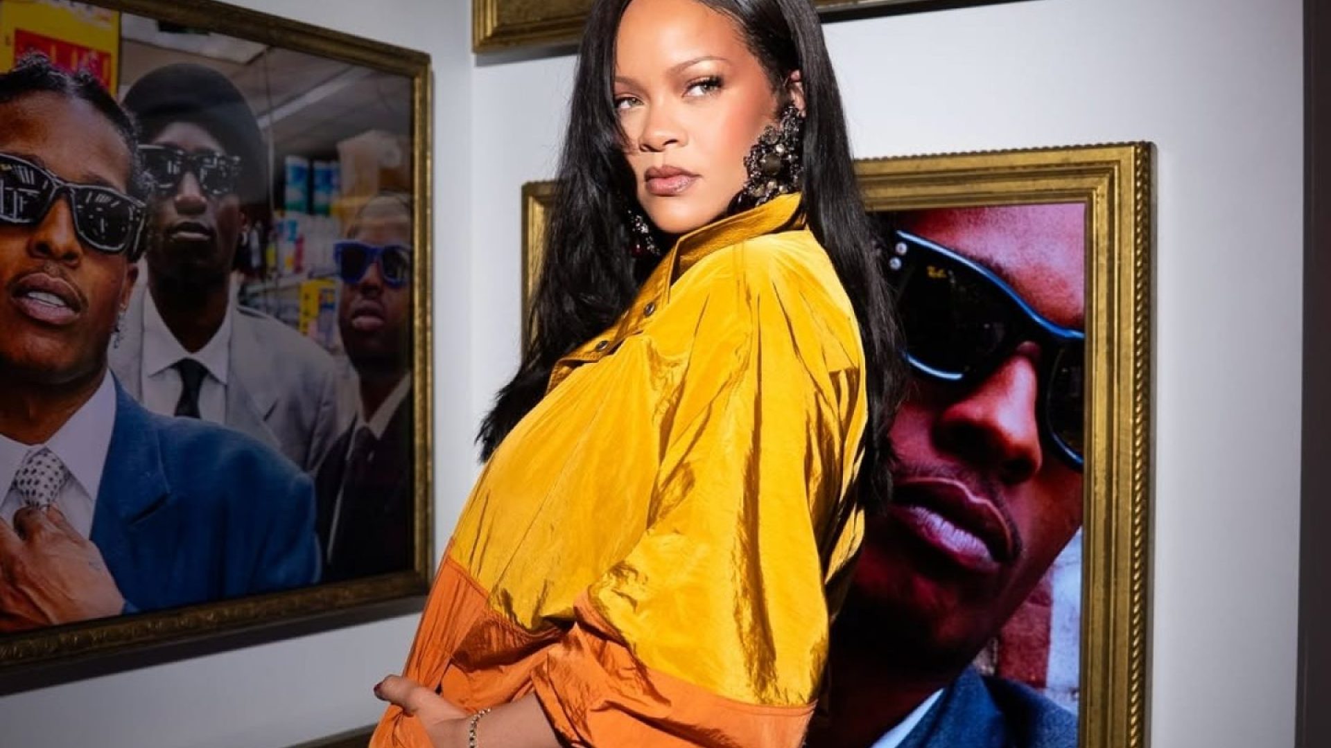 Rihanna Has Entered The Trendy Cherry Red Chat